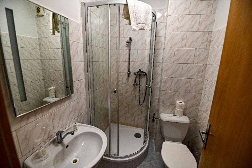 Aparthotel Faust Decin Bagian luar foto